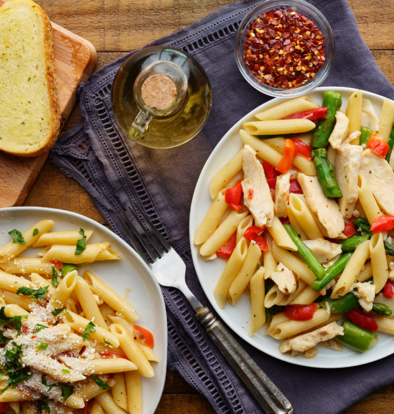 Penne au poulet et asperges vertes