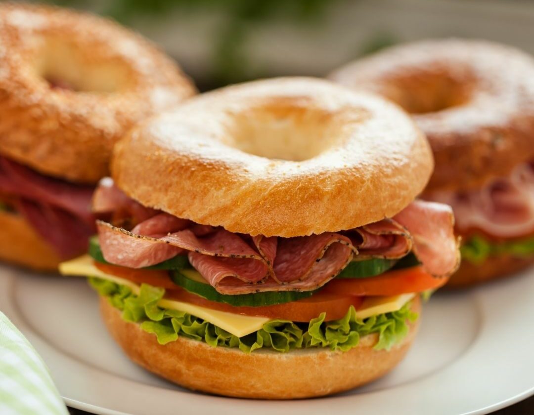 Bagel bacon tomate
