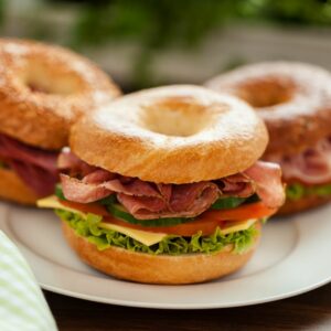 Bagel bacon tomate
