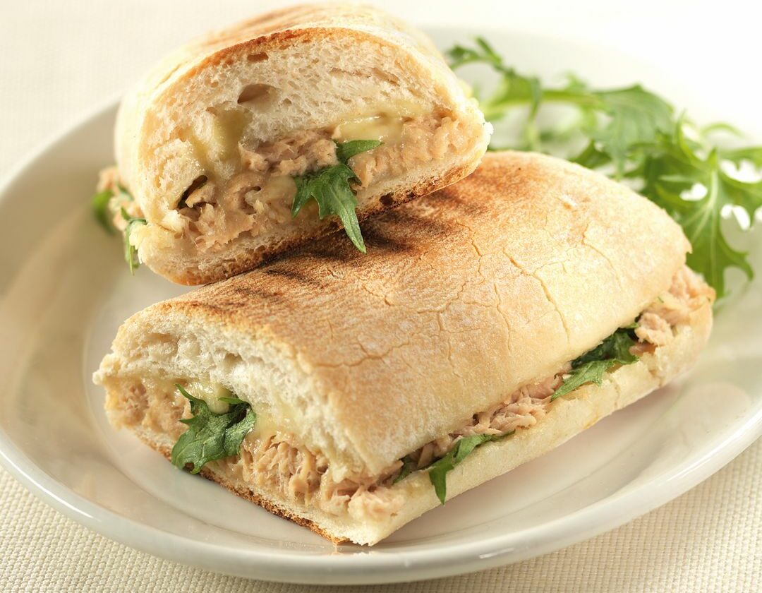 Panini au thon, curry et emmental